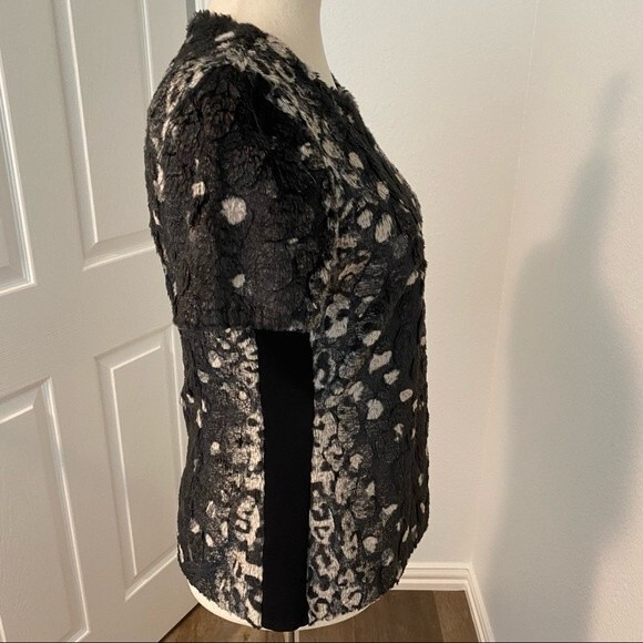 NWOT  BCBG MAXAZRIA Faux Fur Leopard Animal Print Beautiful Back Zipper Top S - Picture 4 of 9